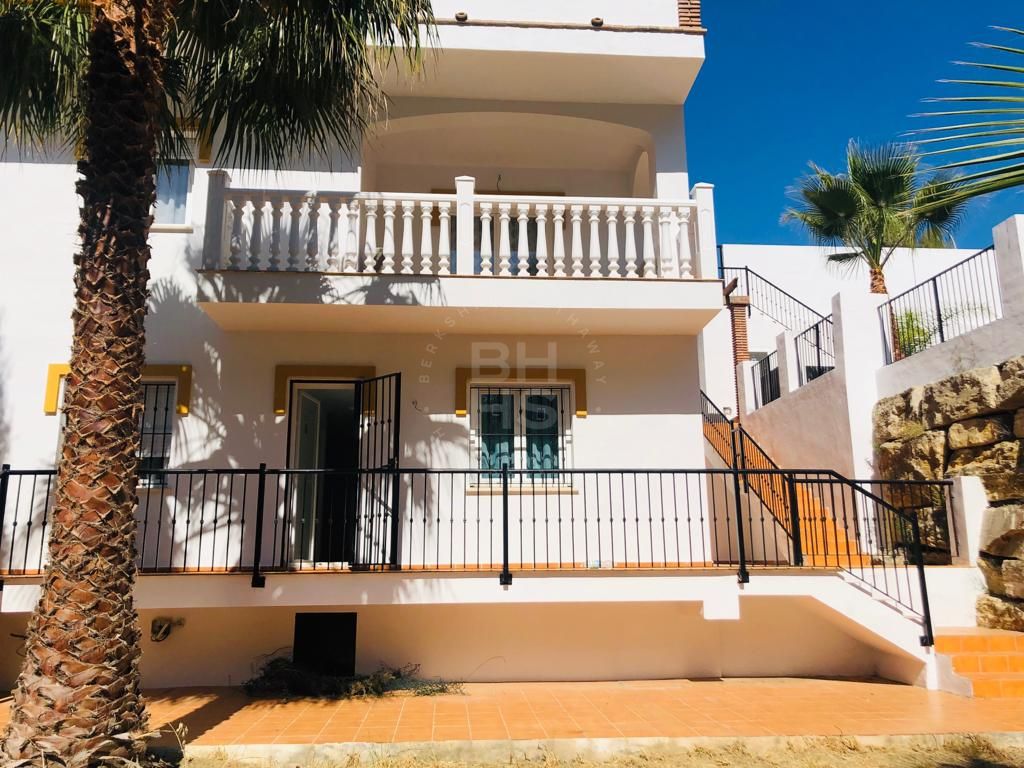 Development of luxury villas and townhouses walking distance to the beach in Benalmádena