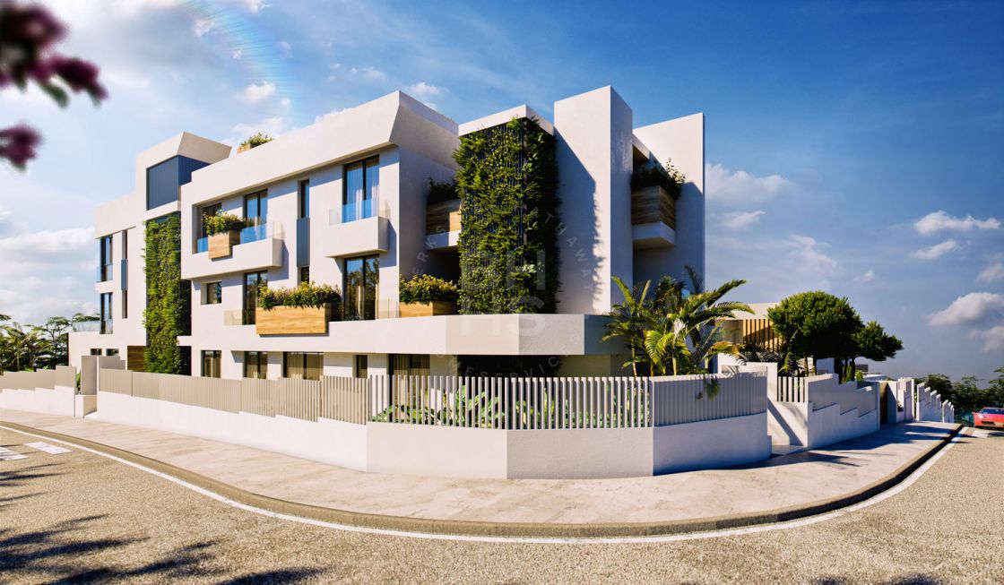 Spacious 4-bedroom garden apartment in a frontline golf complex of only 16 apartments in East Marbella