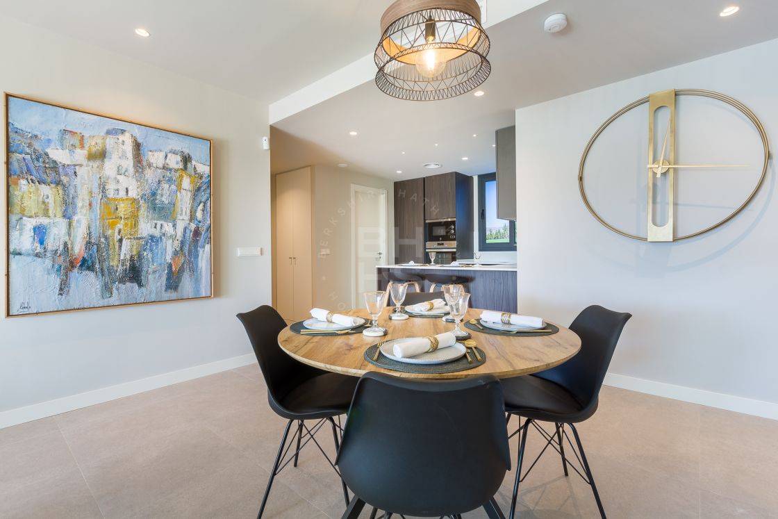 Modern first-floor apartment in an off-plan development with sea and golf views close to the Estepona marina
