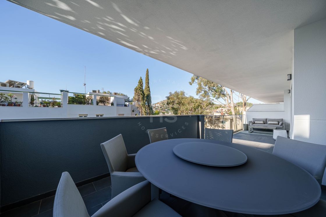Ground floor apartment in a modern residential complex situated in an exclusive area of El Limonar