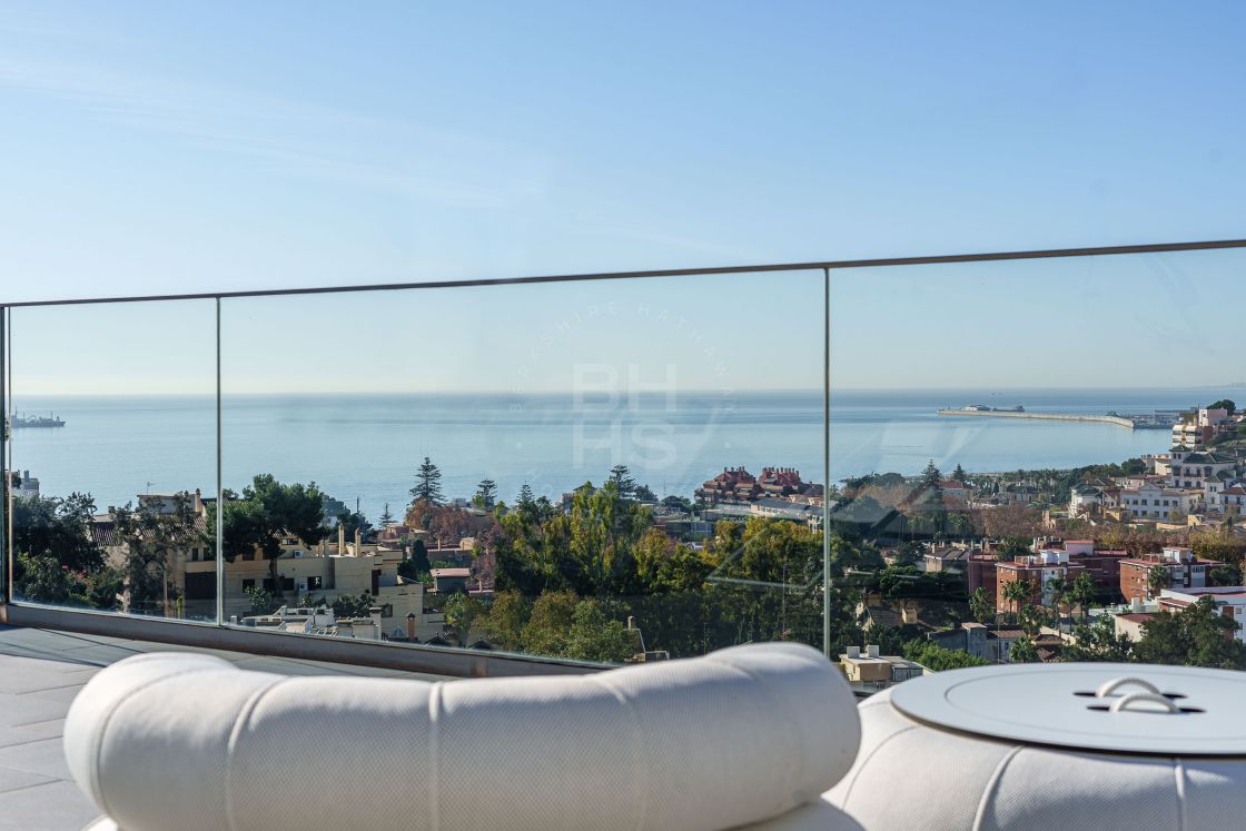 Ground floor apartment in a modern residential complex situated in an exclusive area of El Limonar