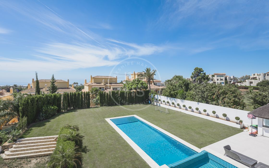 Imposing mediterranean style villa with sea views in Cascada de Camojan