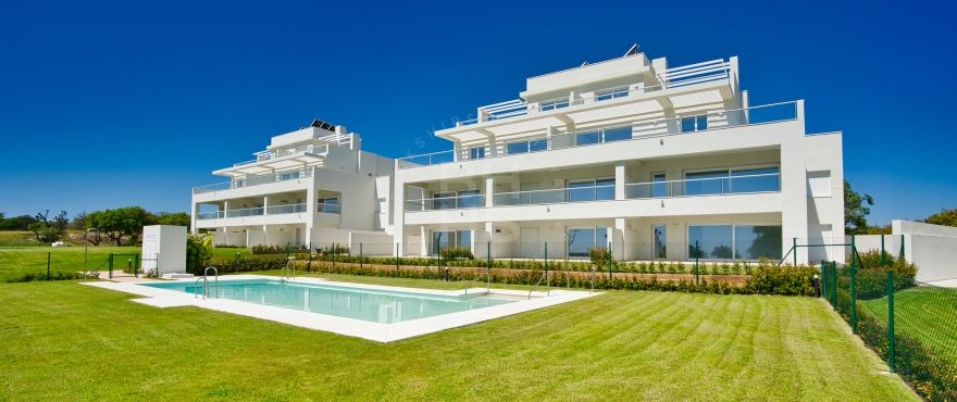 New duplex penthouse with panoramic sea and golf views next to Sotogrande