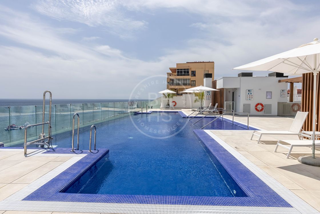 Four-bedroom apartment in a beachfront luxury development in Estepona