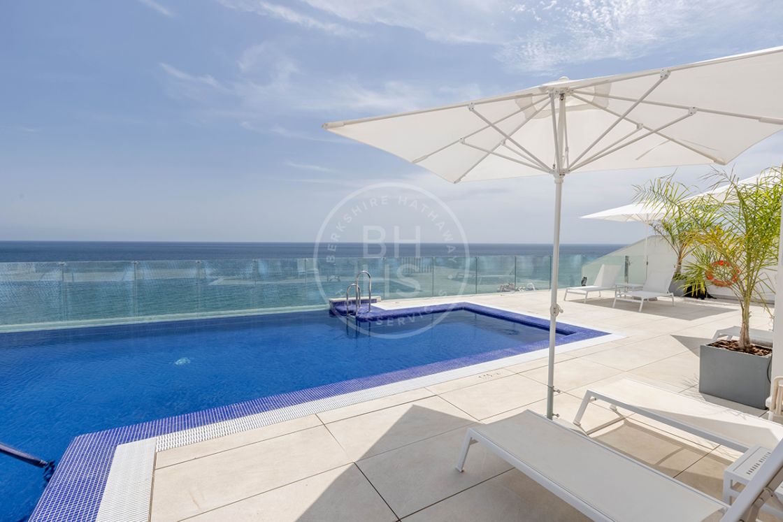 Brand-new apartment in a beachfront luxury development in Estepona