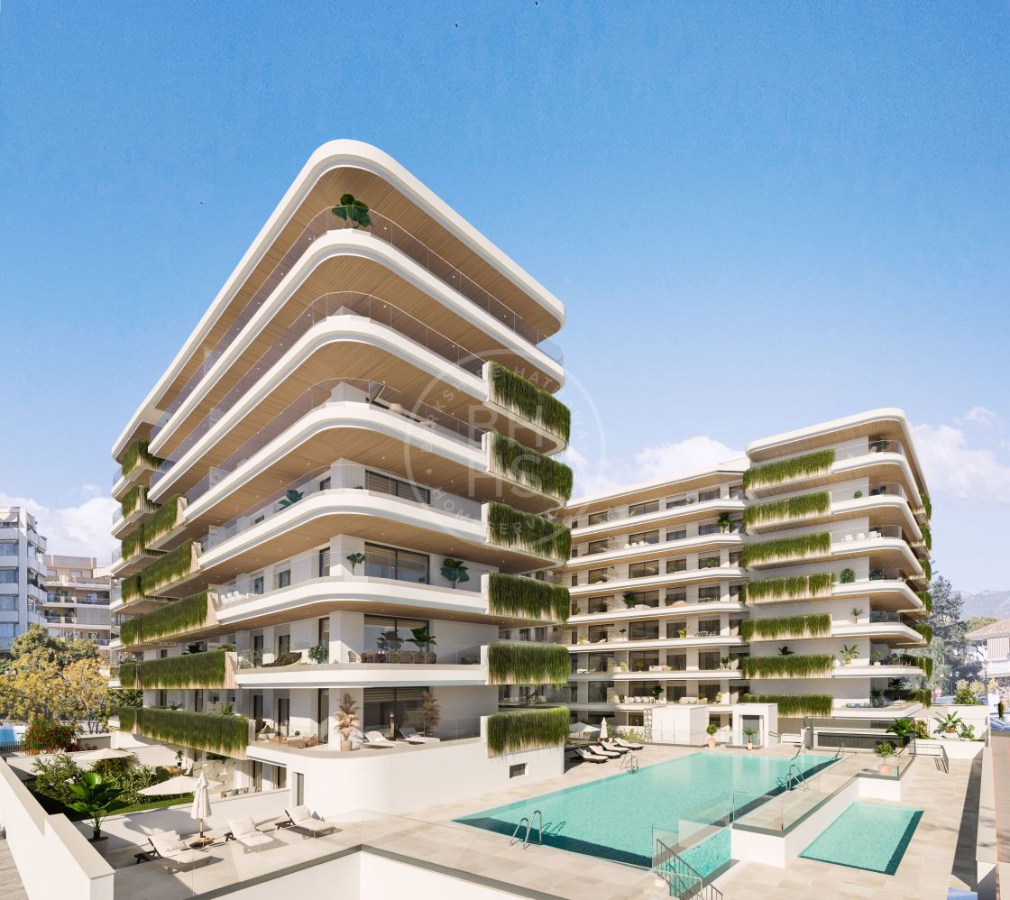 Modern penthouse apartment in an off-plan complex with exclusive on-site facilities in the heart of Fuengirola
