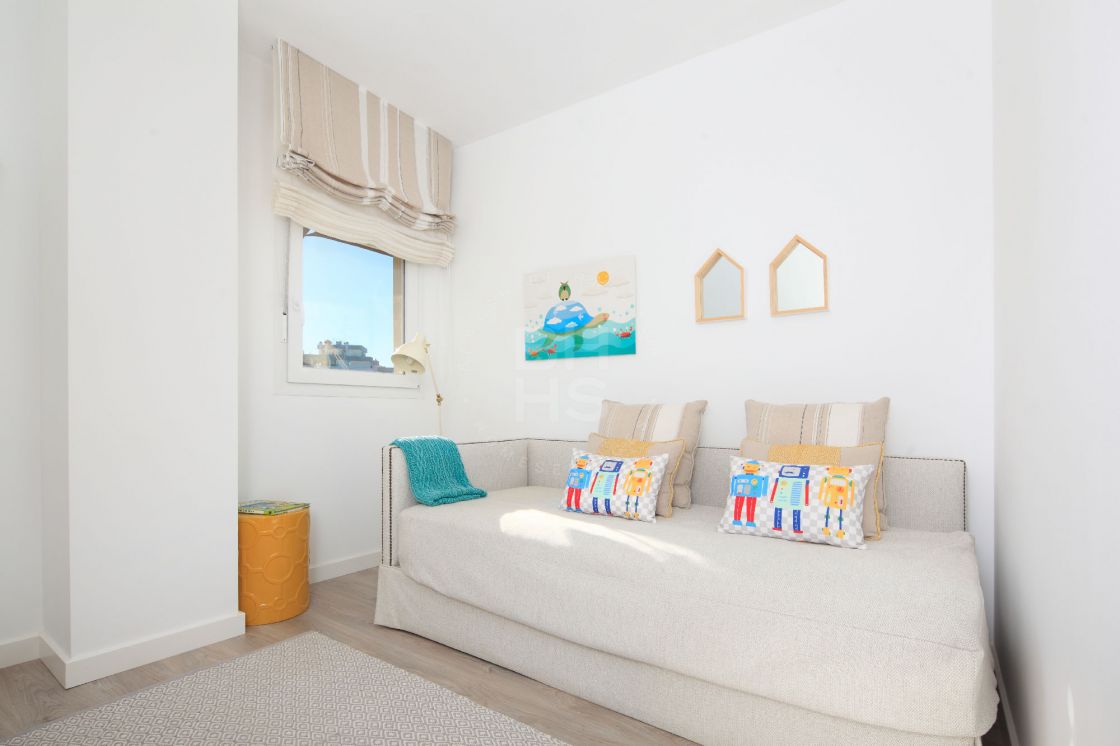 Fourth-floor apartment in a brand-new development of 128 2-, 3- &amp; 4-bedroom apartments in the centre of Nueva Andalucía
