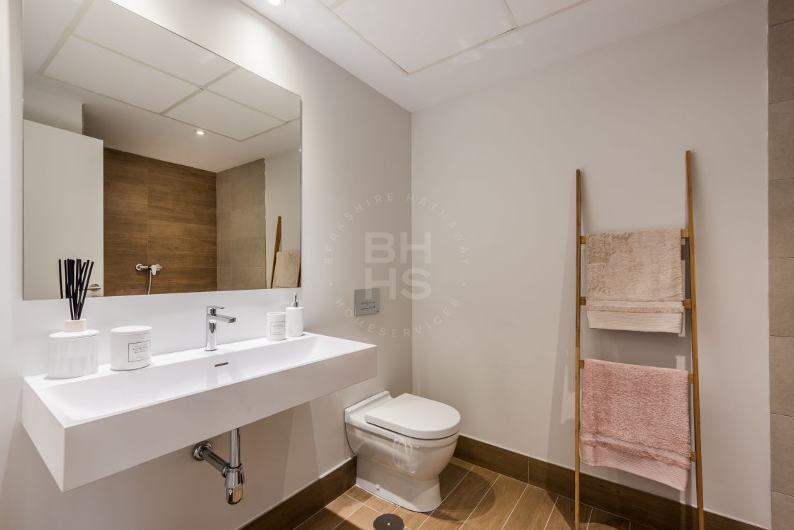 Contemporary ground-floor apartment ready to move into in Cancelada, Estepona