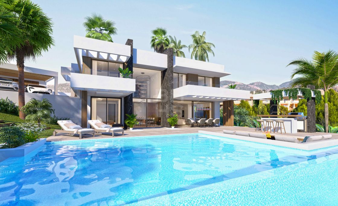 Luxurious frontline golf villa in a 24-hour secured golf complex in La Resina Golf, Estepona