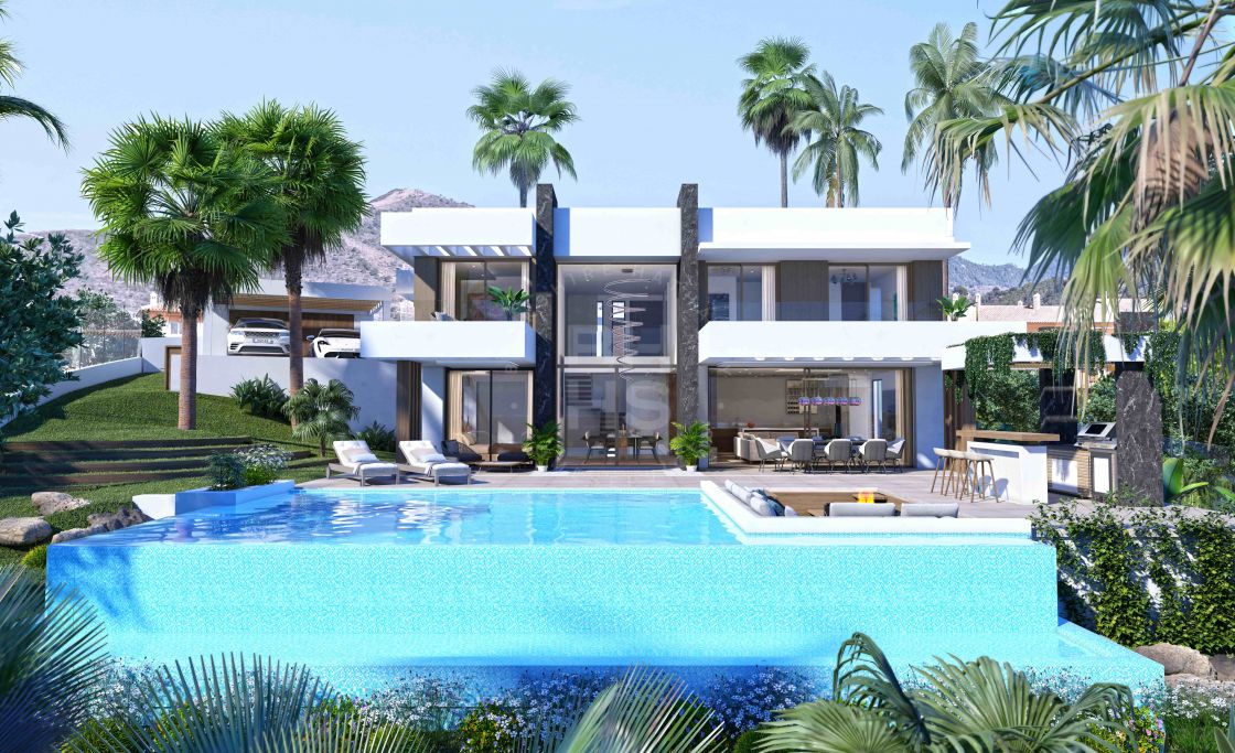 Luxurious frontline golf villa in a 24-hour secured golf complex in La Resina Golf, Estepona