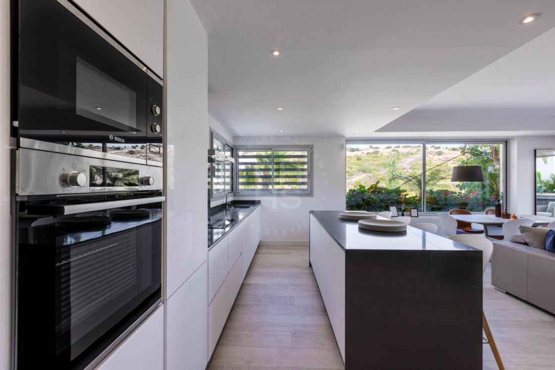 Spectacular off-plan first-floor apartment located between Sotogrande and Marbella