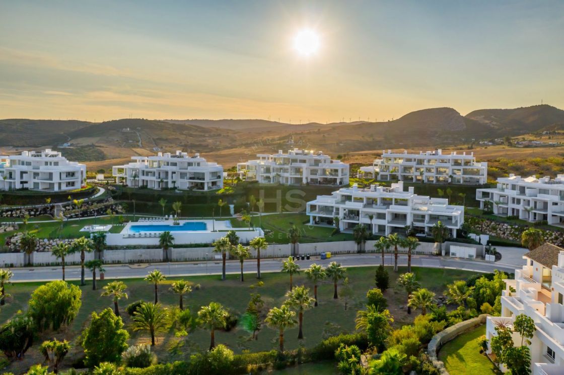 Spectacular off-plan first-floor apartment located between Sotogrande and Marbella