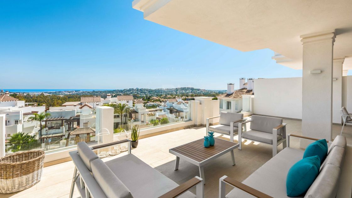 Stunning duplex penthouse in a new development of 50 luxury apartments in Nueva Andalucía
