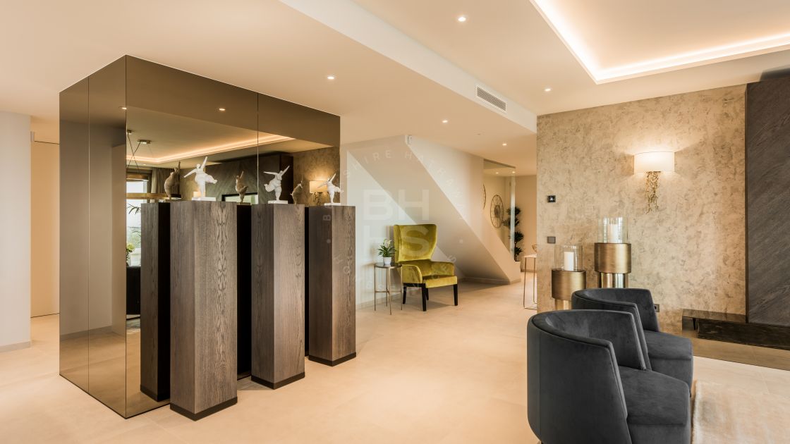 Stunning duplex penthouse in a new development of 50 luxury apartments in Nueva Andalucía