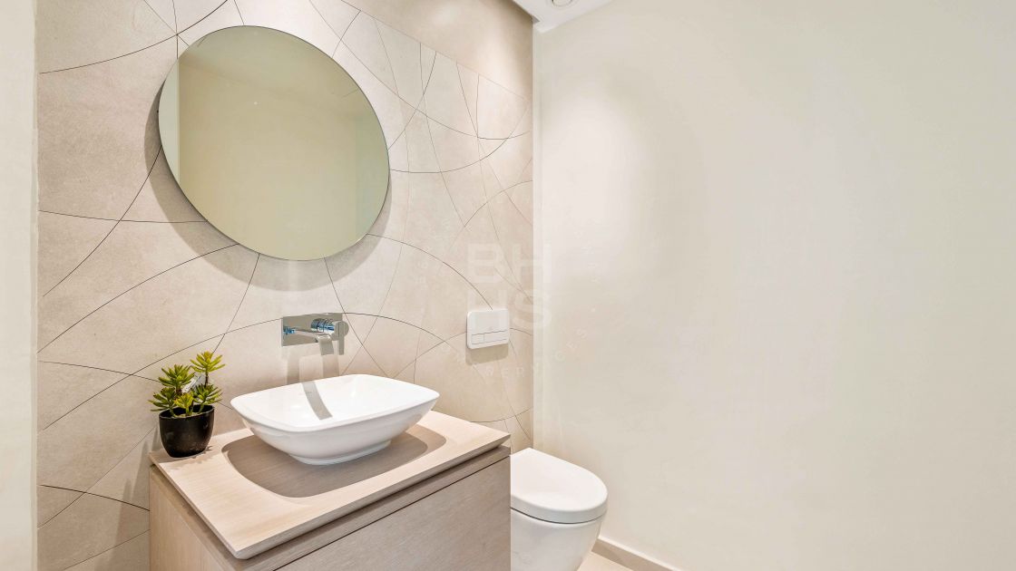 Stunning duplex penthouse in a new development of 50 luxury apartments in Nueva Andalucía
