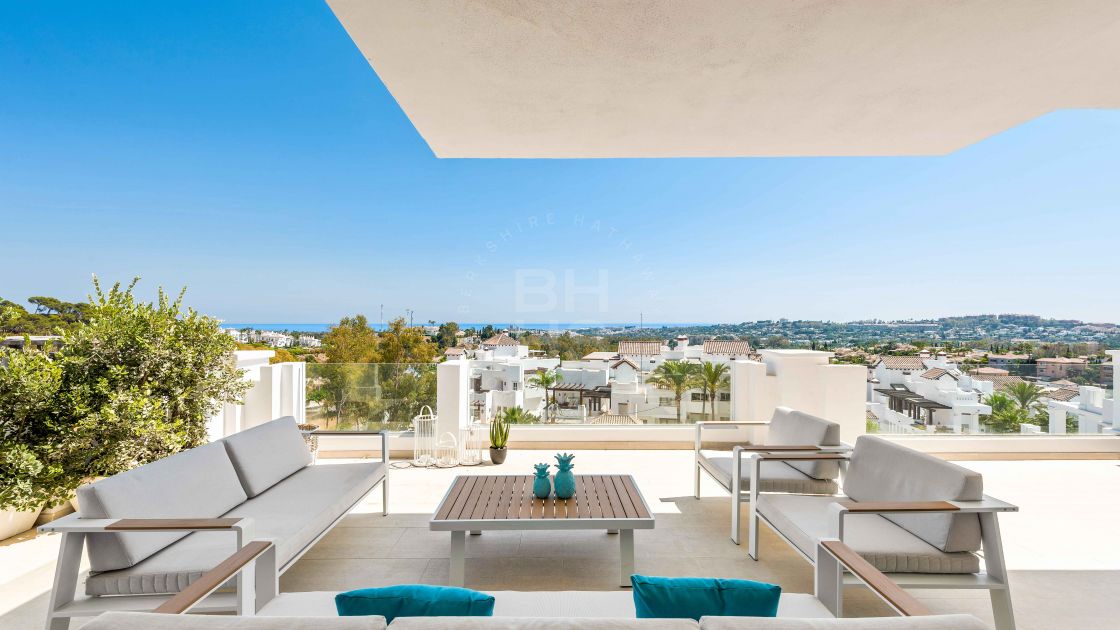Stunning duplex penthouse in a new development of 50 luxury apartments in Nueva Andalucía