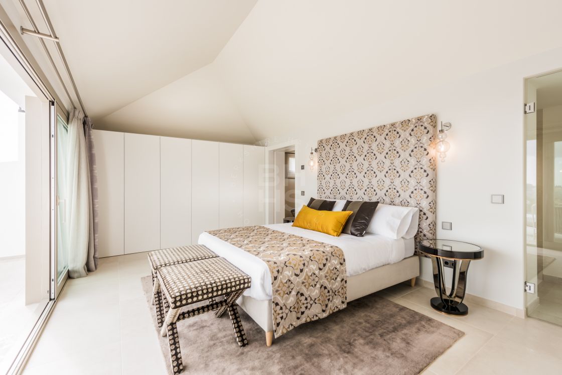Stunning duplex penthouse in a new development of 50 luxury apartments in Nueva Andalucía