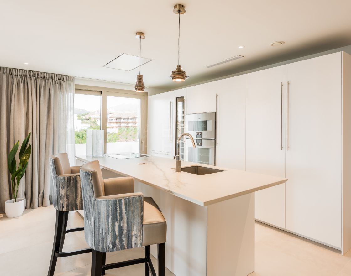 Stunning duplex penthouse in a new development of 50 luxury apartments in Nueva Andalucía