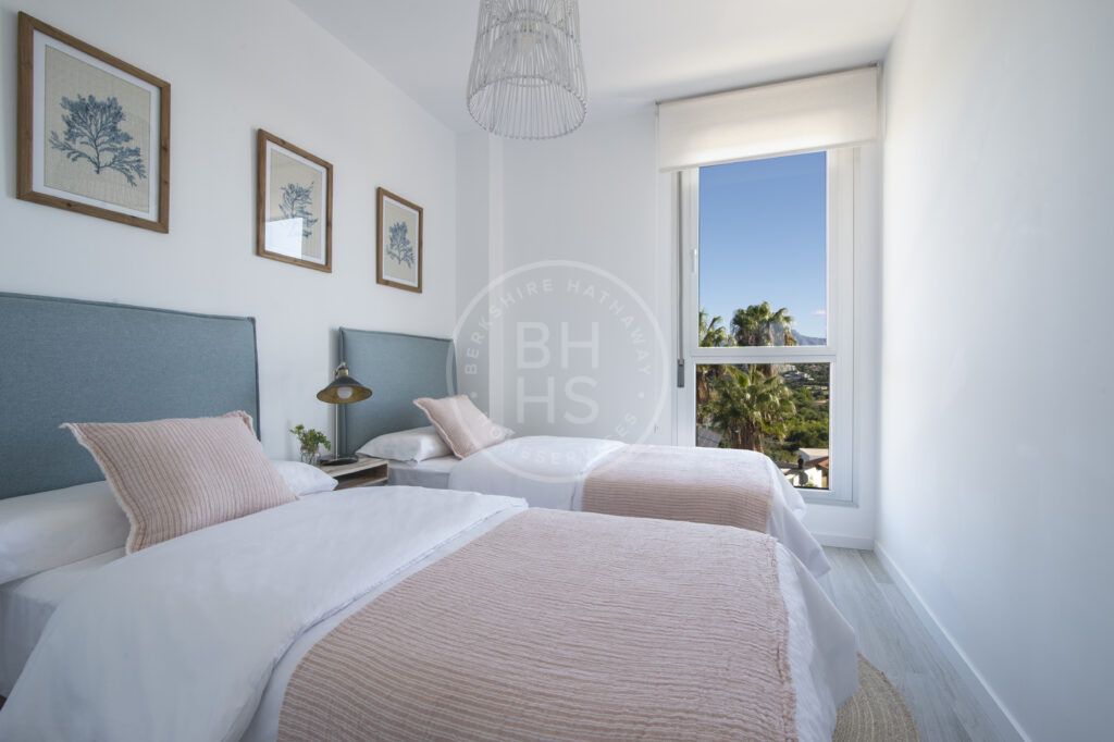 Brand-new first-floor with stunning sea views in Cancelada