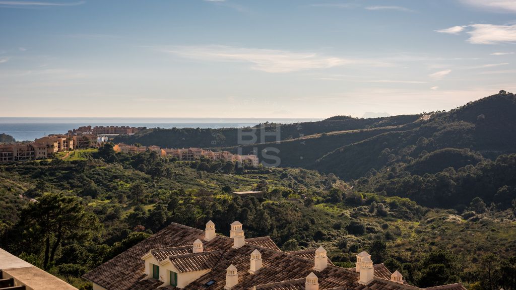 Garden apartment on the New Golden Mile, next to La Resina golf course