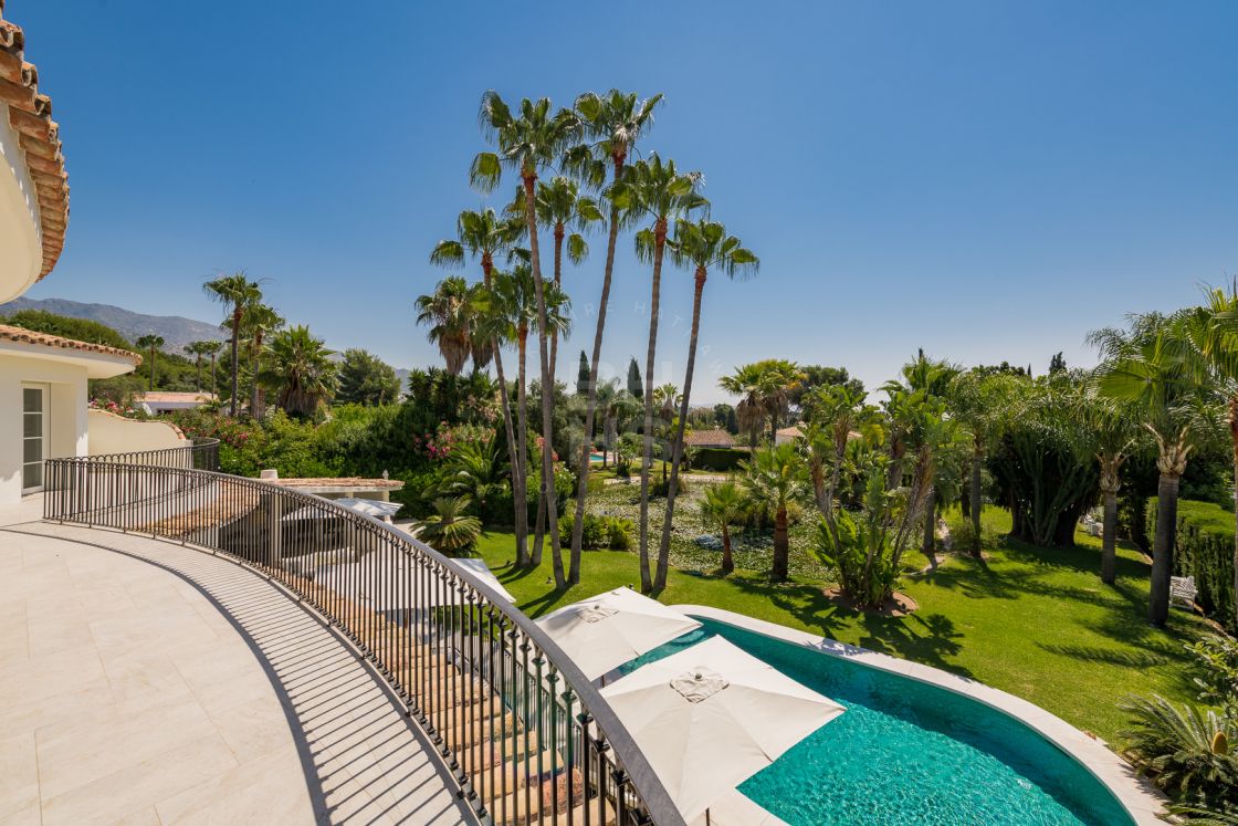 Charming fully renovated villa with sea and mountain views in Nagüeles, on Marbella’s Golden Mile