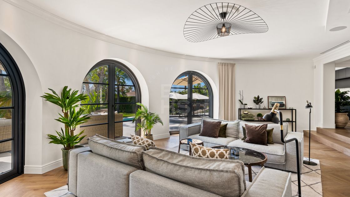 Charming fully renovated villa with sea and mountain views in Nagüeles, on Marbella’s Golden Mile