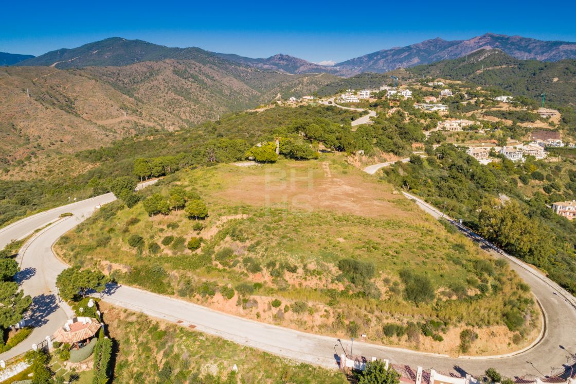 Huge plot with panoramic views in Montemayor, Benahavís