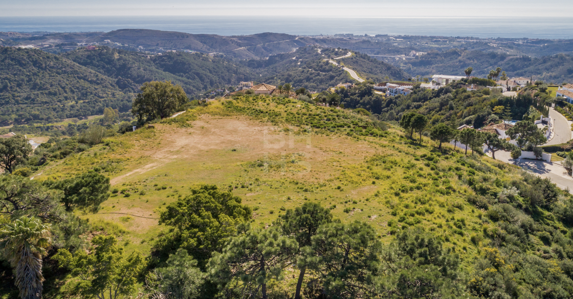 Huge plot with panoramic views in Montemayor, Benahavís