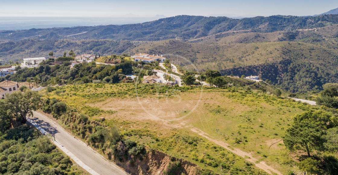 Huge plot with panoramic views in Montemayor, Benahavís