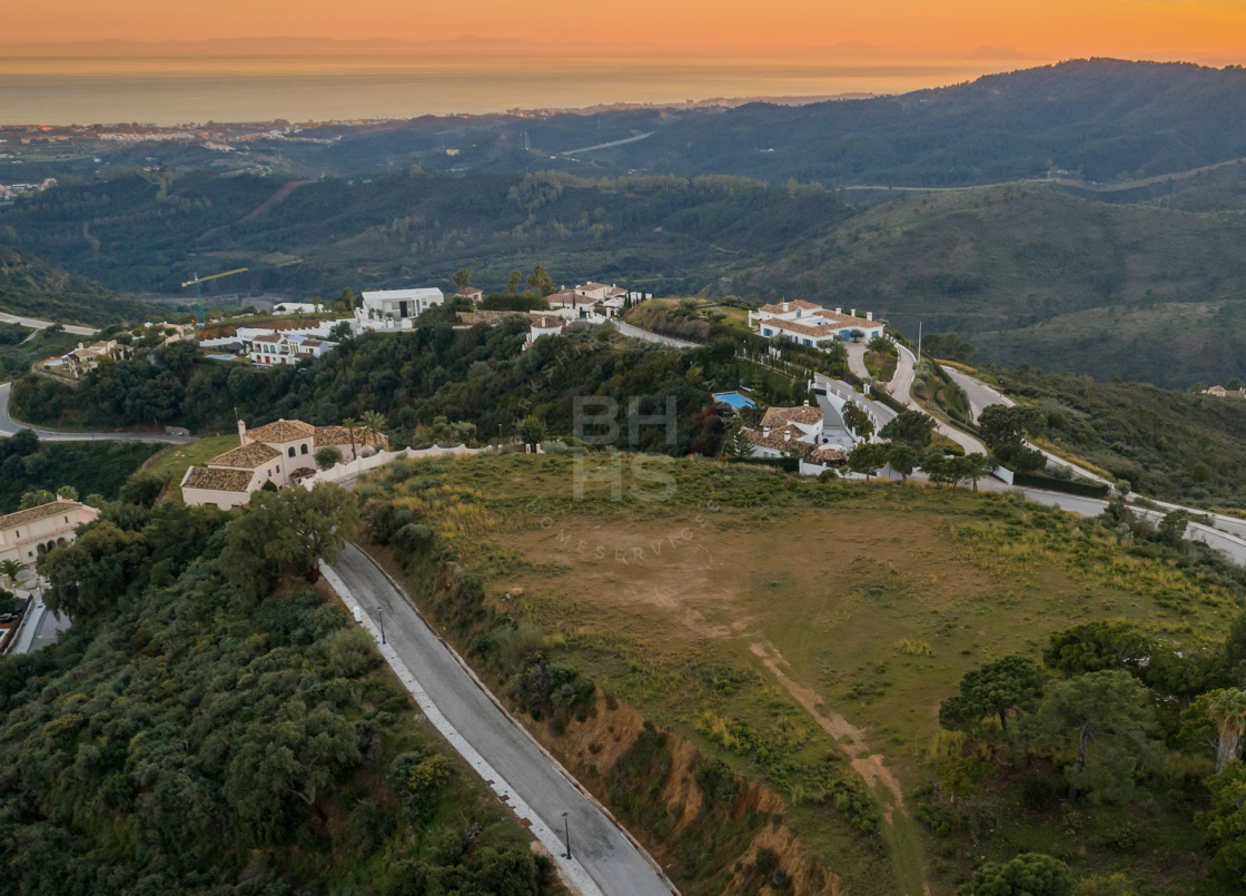 Huge plot with panoramic views in Montemayor, Benahavís