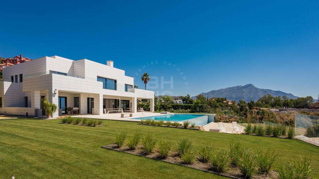 Impressive Andalusian-style villa located in one of the most luxurious estates in Europe, La Zagaleta