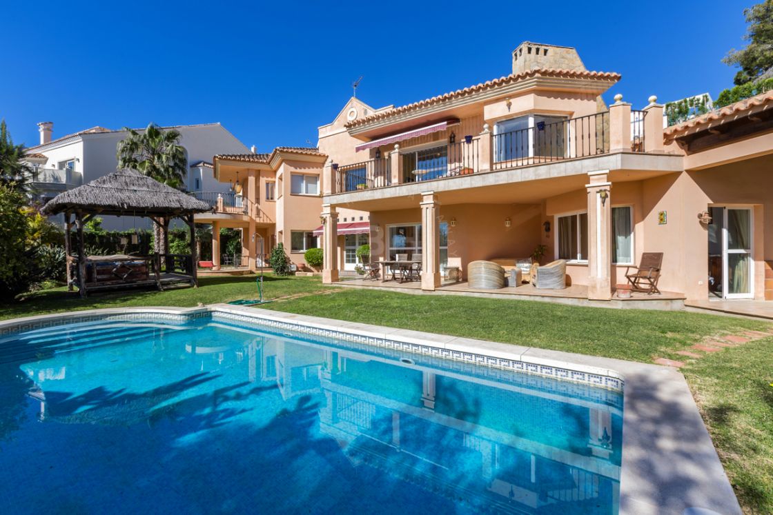 Modern off-plan villa in a luxury boutique development of only 5 villas in East Marbella
