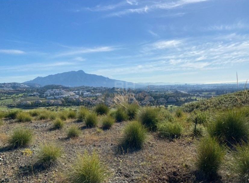 Investment opportunity! Huge land for residential and commercial purposes in Benahavís