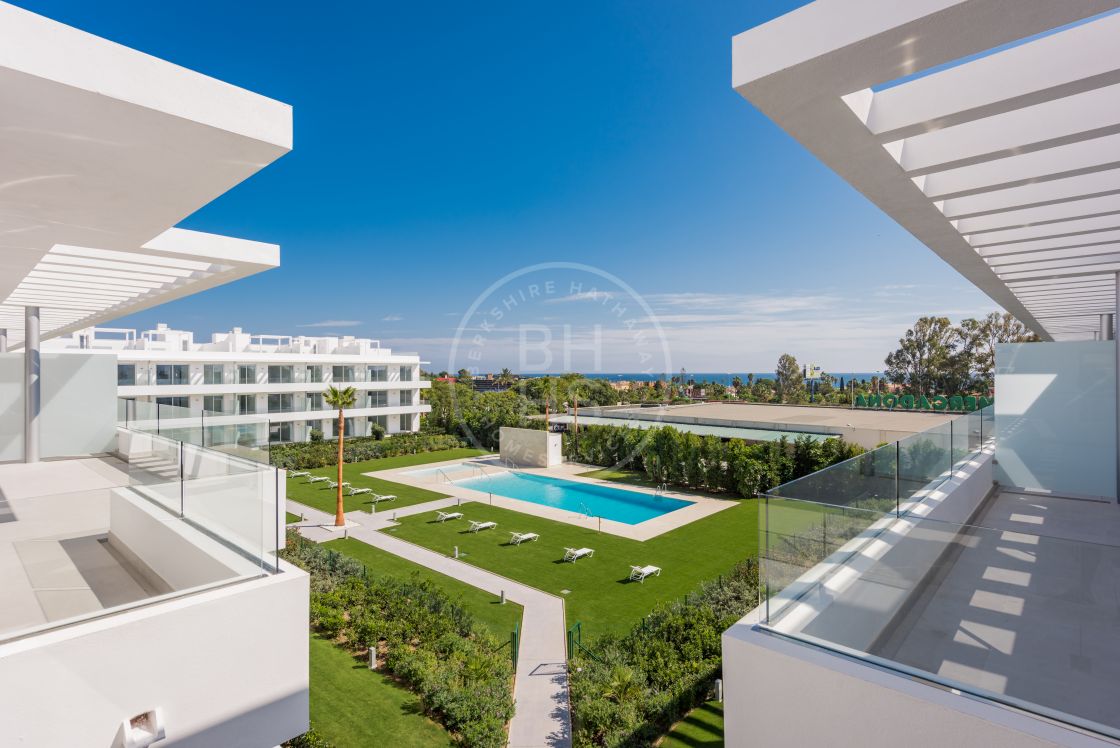 Duplex penthouse walking distance to well-known golf courses on the New Golden Mile, Estepona
