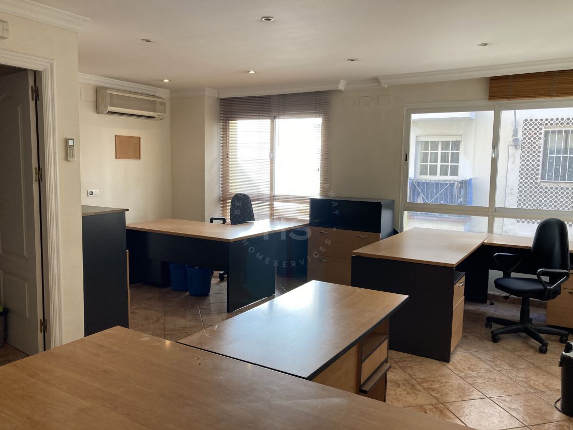 Office units for sale and rent in San Pedro centre, with all amenities at hand