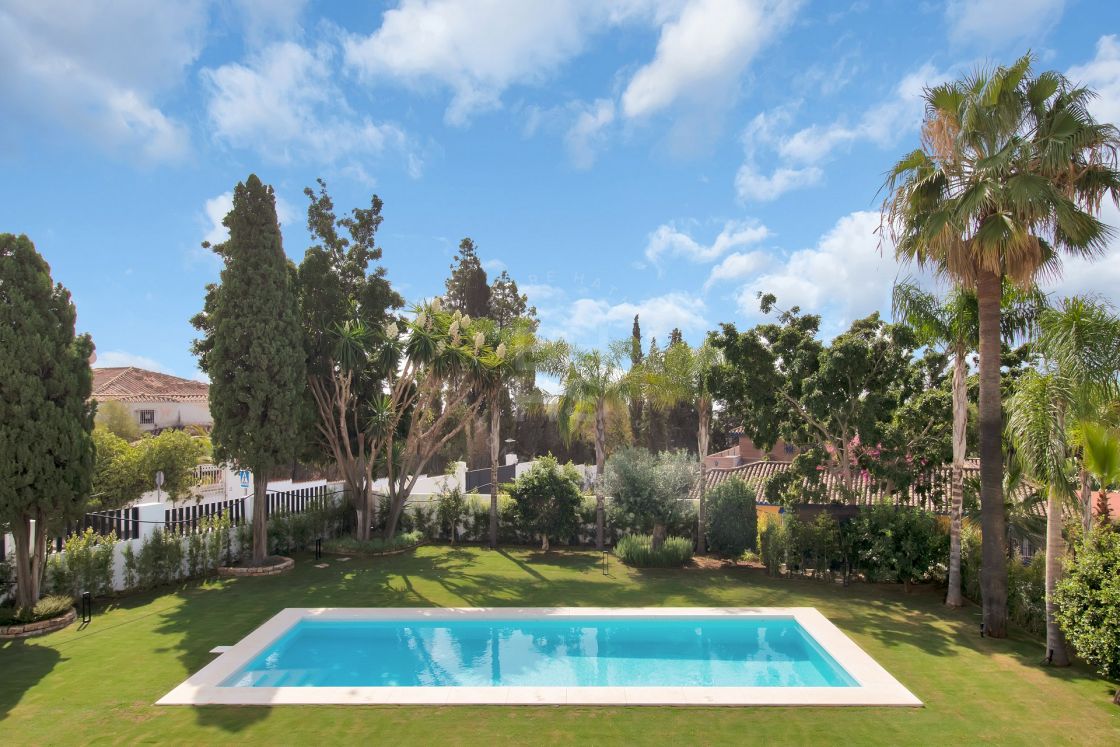Sophisticated off-plan villa in a prestigious residential area o Marbella’s Golden Mile