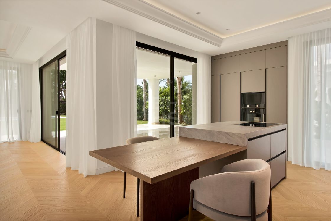 Sophisticated off-plan villa in a prestigious residential area o Marbella’s Golden Mile