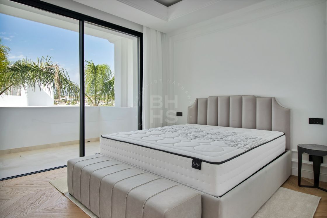 Sophisticated off-plan villa in a prestigious residential area o Marbella’s Golden Mile