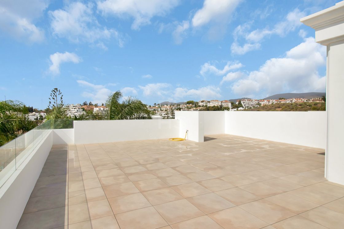 Sophisticated off-plan villa in a prestigious residential area o Marbella’s Golden Mile