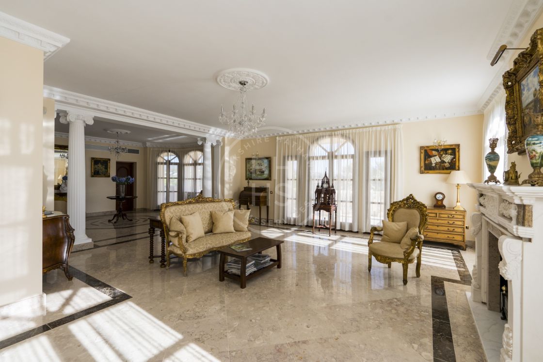 Elegant villa set in a semi-rural location on the New Golden Mile, in Estepona