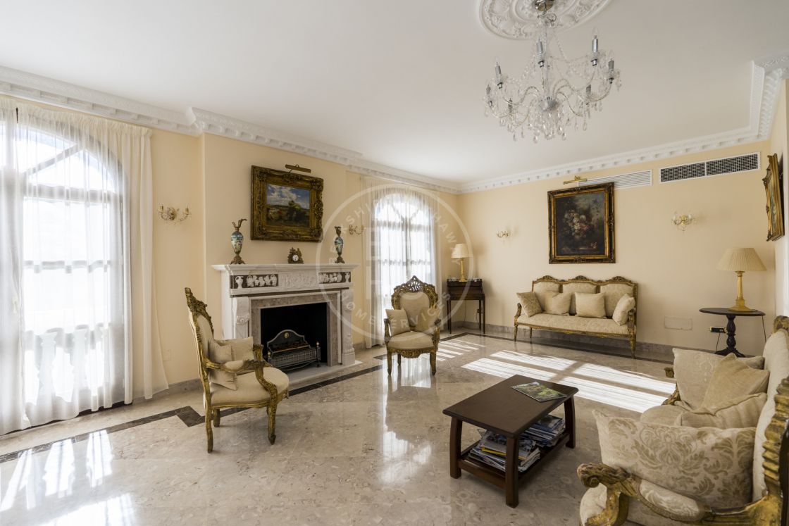 Elegant villa set in a semi-rural location on the New Golden Mile, in Estepona