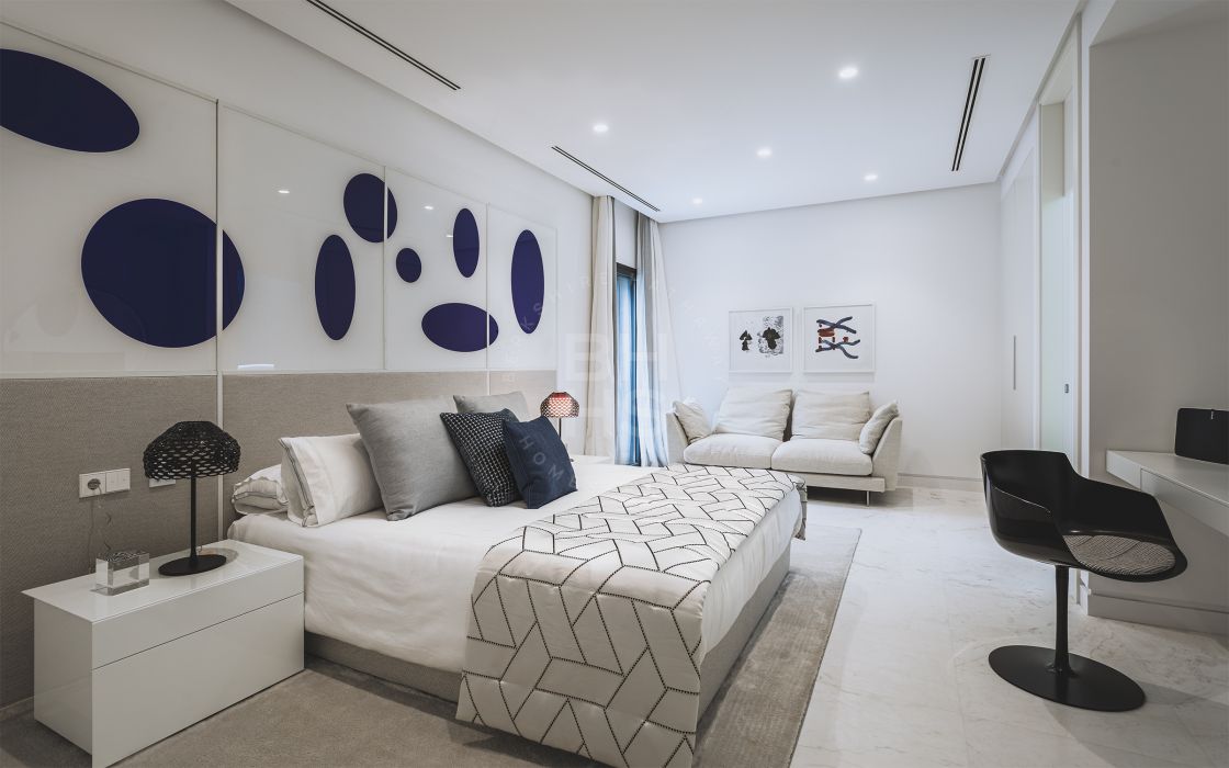 Exclusive listing: Exquisitely presented brand-new beachside villa next to Puerto Banús