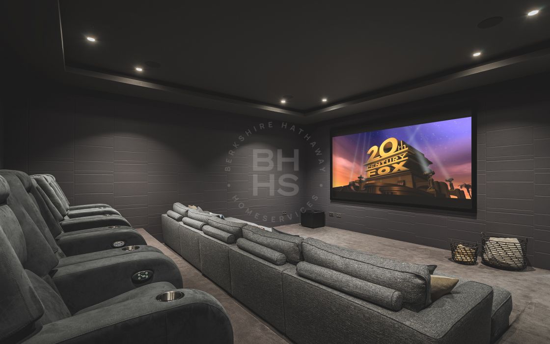 Exclusive listing: Exquisitely presented brand-new beachside villa next to Puerto Banús