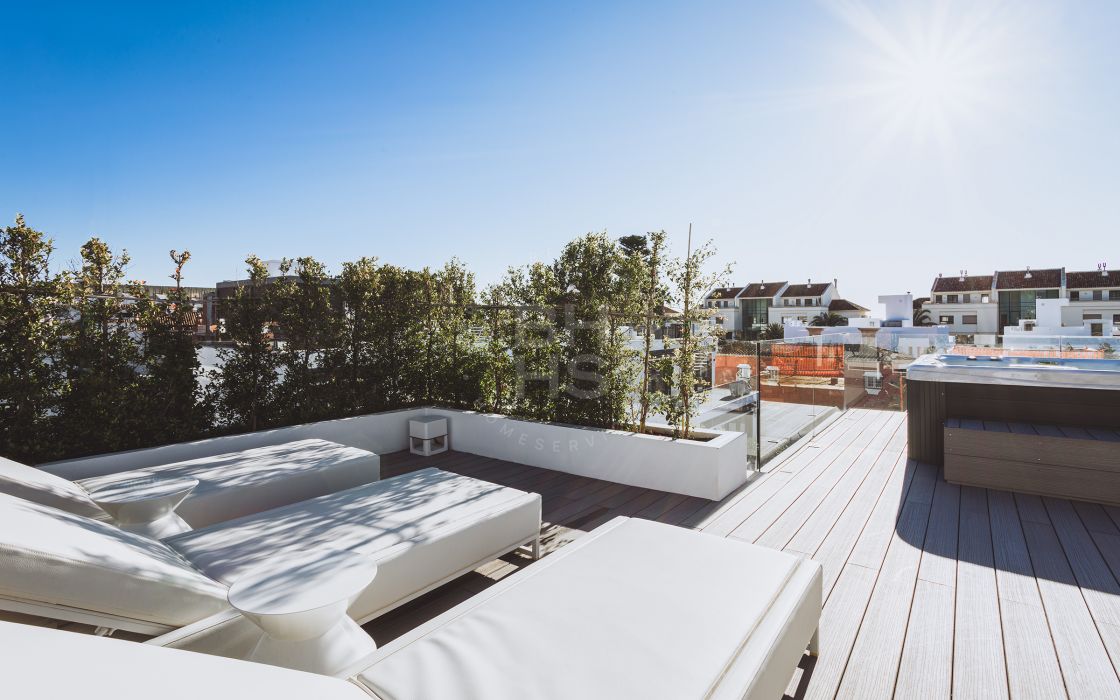 Exclusive listing: Exquisitely presented brand-new beachside villa next to Puerto Banús