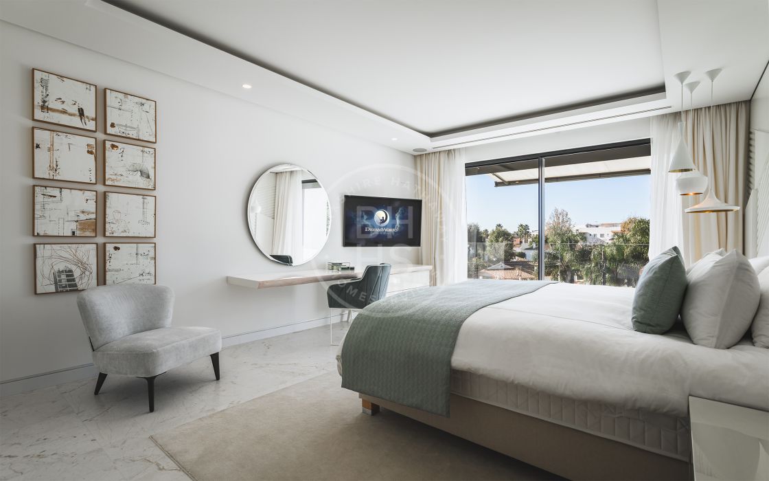 Exclusive listing: Exquisitely presented brand-new beachside villa next to Puerto Banús