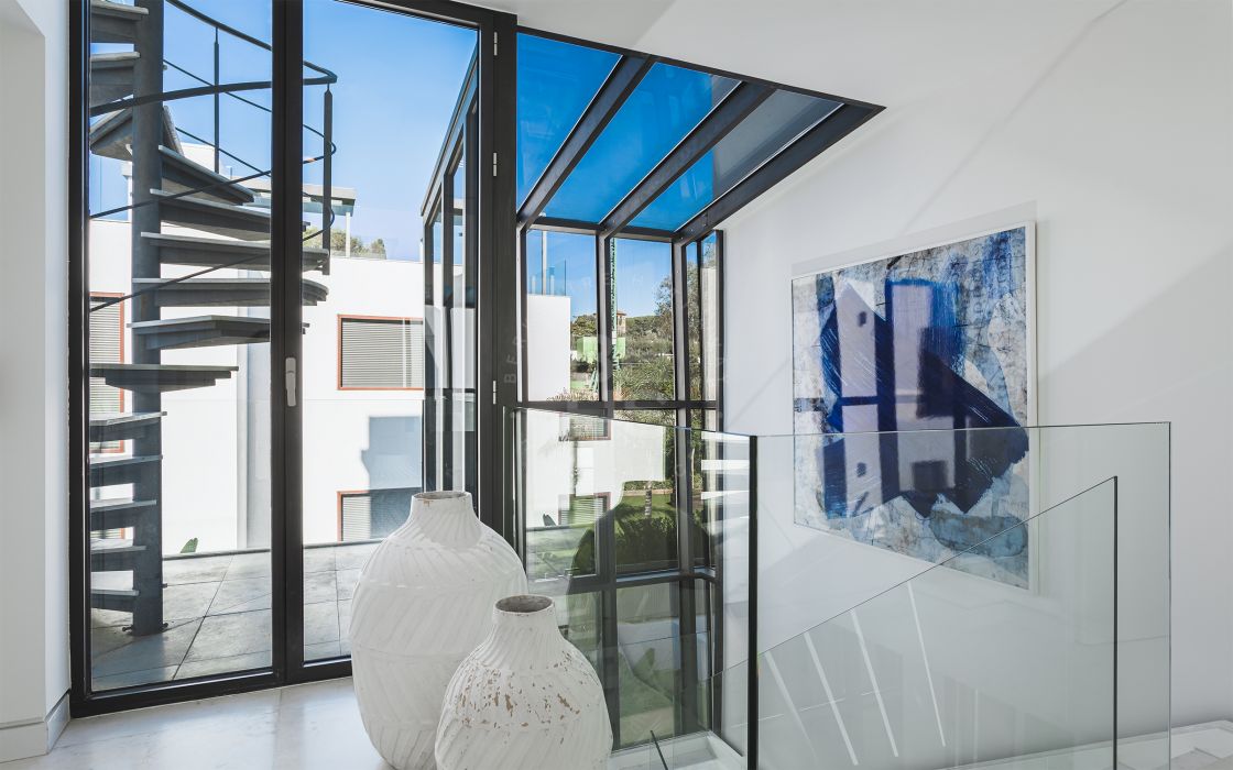 Exclusive listing: Exquisitely presented brand-new beachside villa next to Puerto Banús