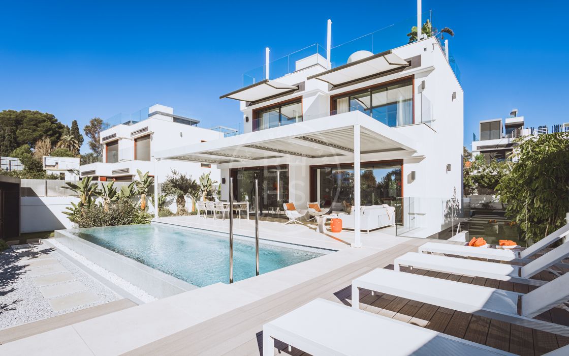 Fully renovated 2nd line beach villa in Puente Romano, Golden Mile-Marbella.