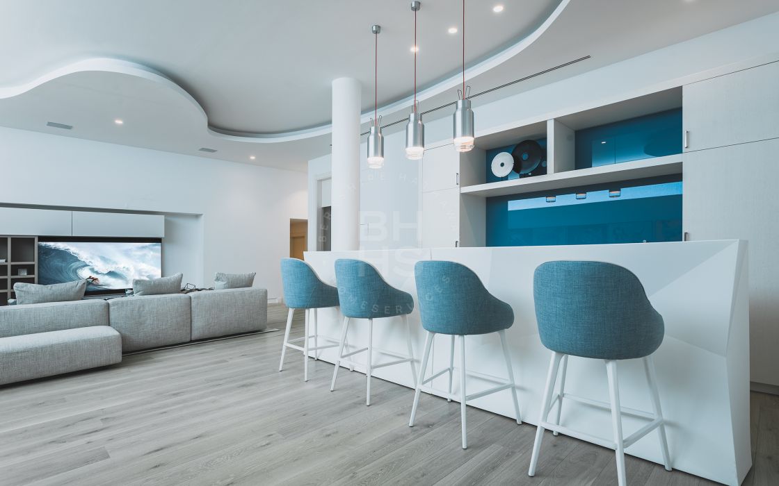 Exclusive listing: Exquisitely presented brand-new beachside villa next to Puerto Banús
