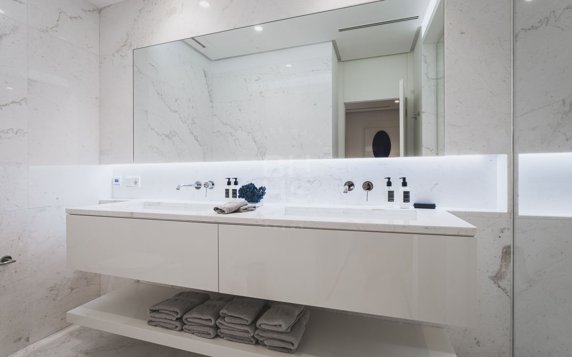 Exclusive listing: Exquisitely presented brand-new beachside villa next to Puerto Banús