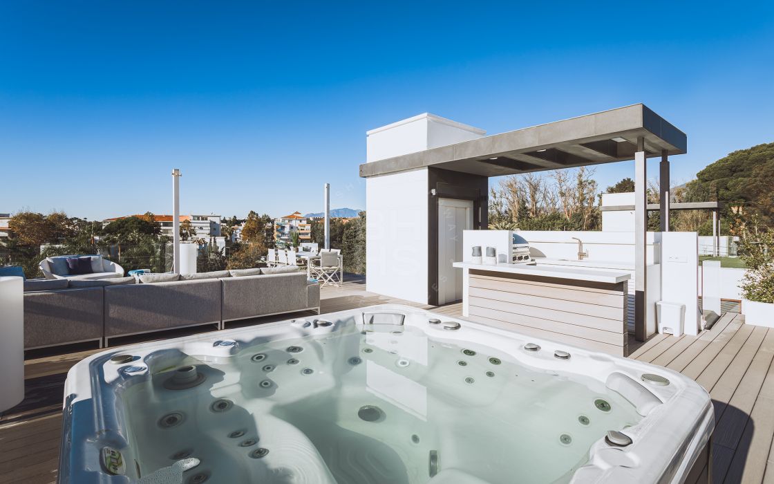 Exclusive listing: Exquisitely presented brand-new beachside villa next to Puerto Banús